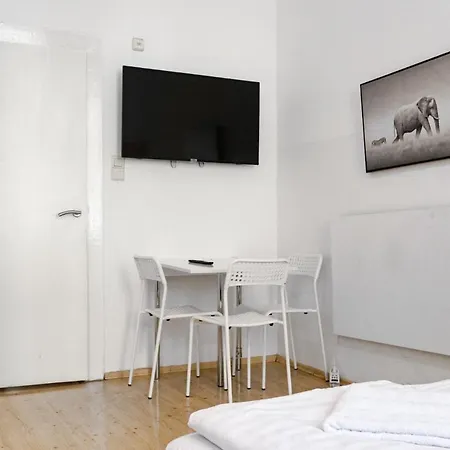 Attractive Apartment Near Wiener Stadthalle Exterior photo